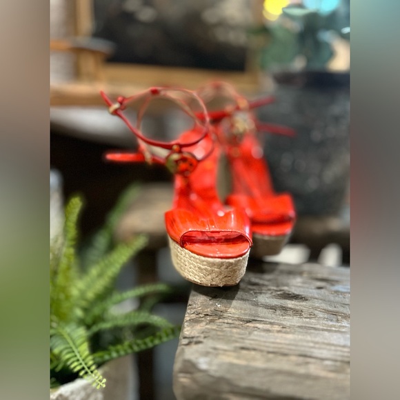 Michael Kors wedge sandals with ankle strap - Picture 2 of 9